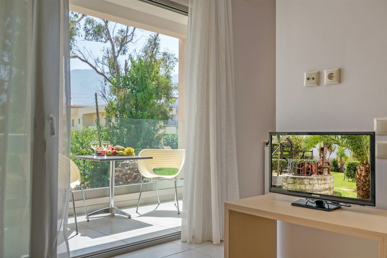 Apollo Apartments Paralia Kourna Exterior photo
